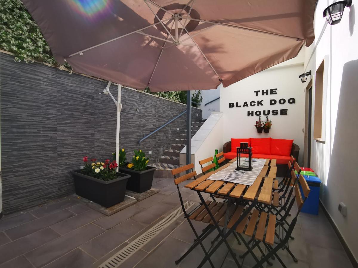 The Black Dog House Valenzano Exterior foto